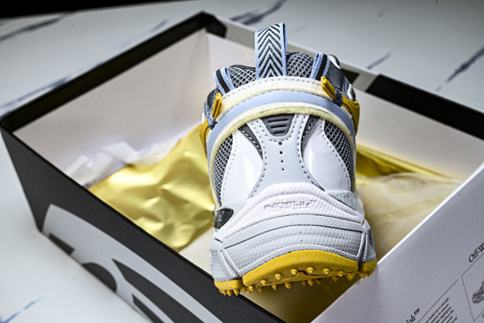 C/O​ SNEAKERS CO-059