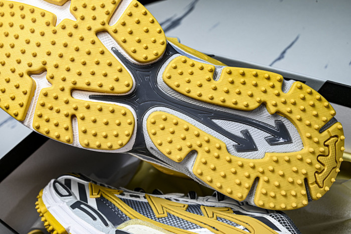 C/O​ SNEAKERS CO-059