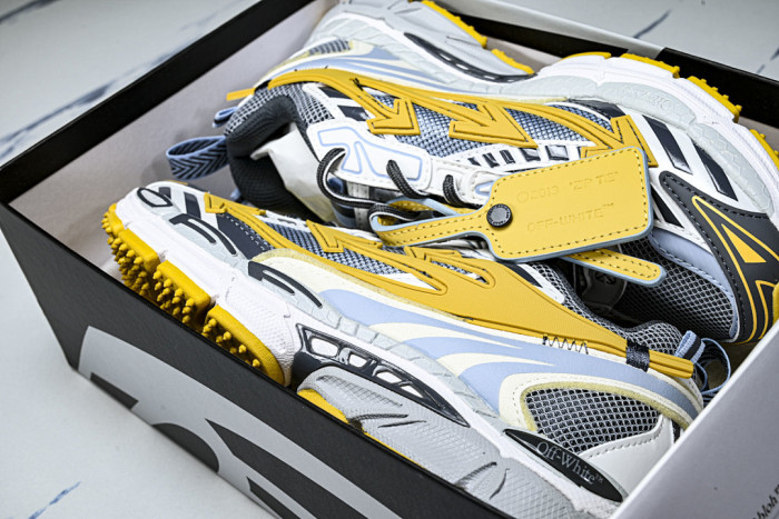 C/O​ SNEAKERS CO-059
