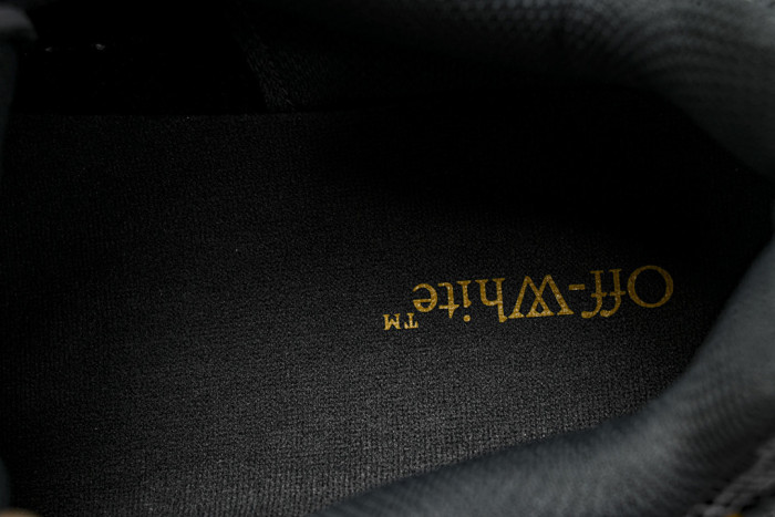 C/O​ SNEAKERS CO-059