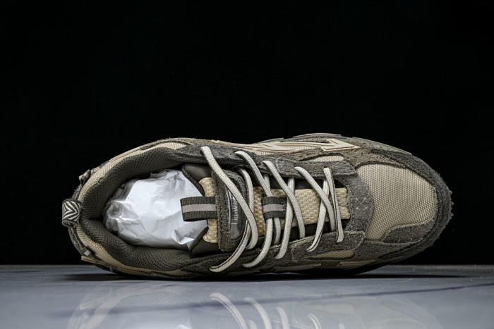 C/O​ SNEAKERS CO-057