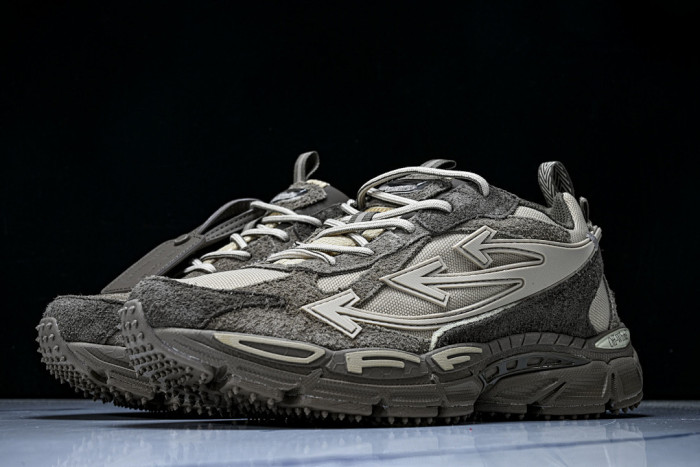 C/O​ SNEAKERS CO-057