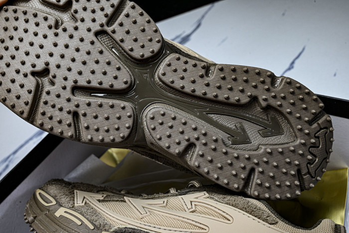 C/O​ SNEAKERS CO-057