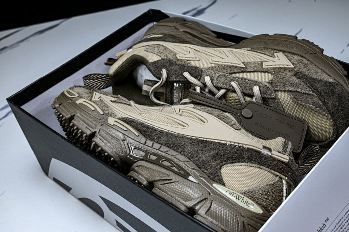 C/O​ SNEAKERS CO-057