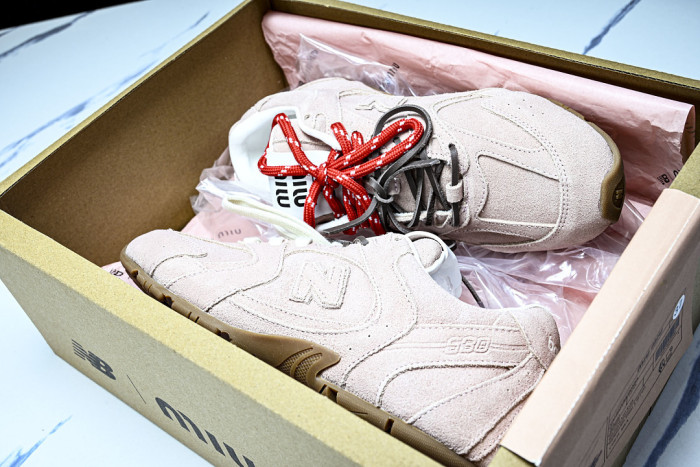 New Balance x Mi­uMi­u 530 MM-010