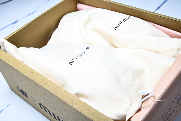 New Balance x Mi­uMi­u 530 MM-010