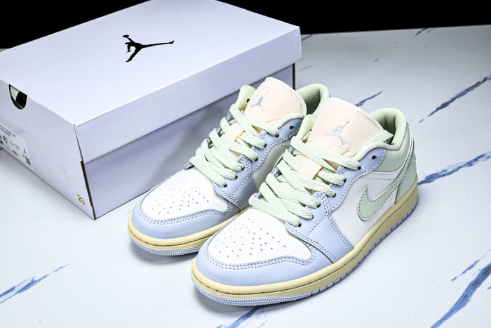 Air Jordan 1 Low DC0774-108