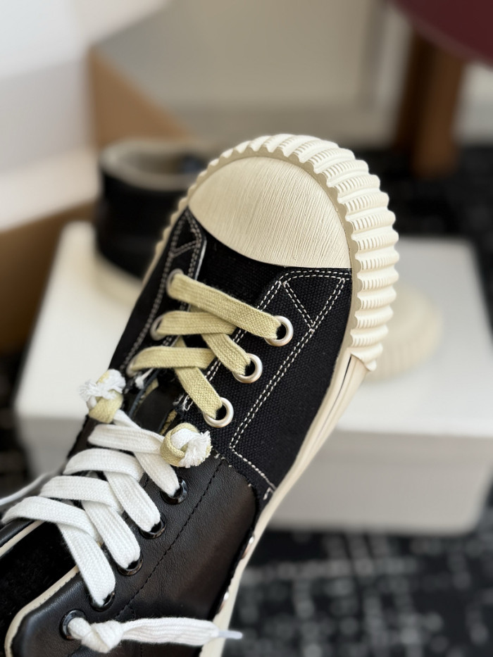 Ma*iso*n Mar*giela MNMA-0218