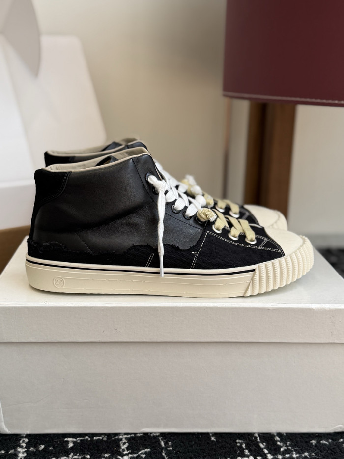 Ma*iso*n Mar*giela MNMA-0218