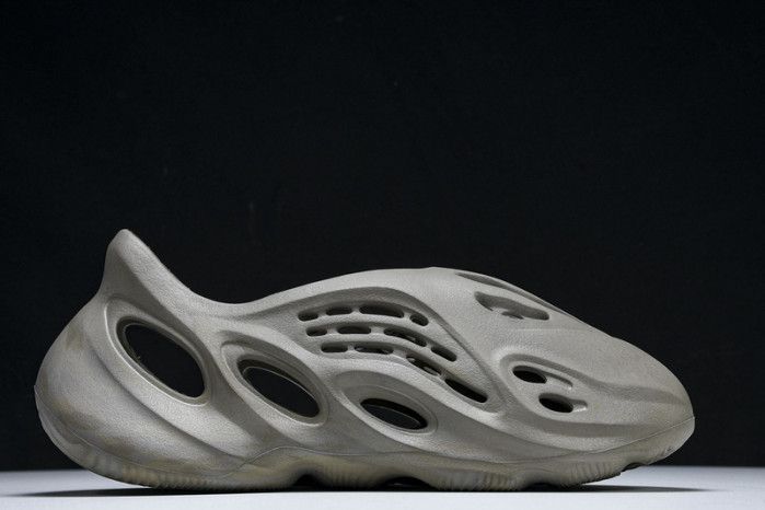 yee**zy foam rnnr stone sage   gx4472