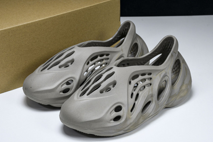 yee**zy foam rnnr stone sage   gx4472